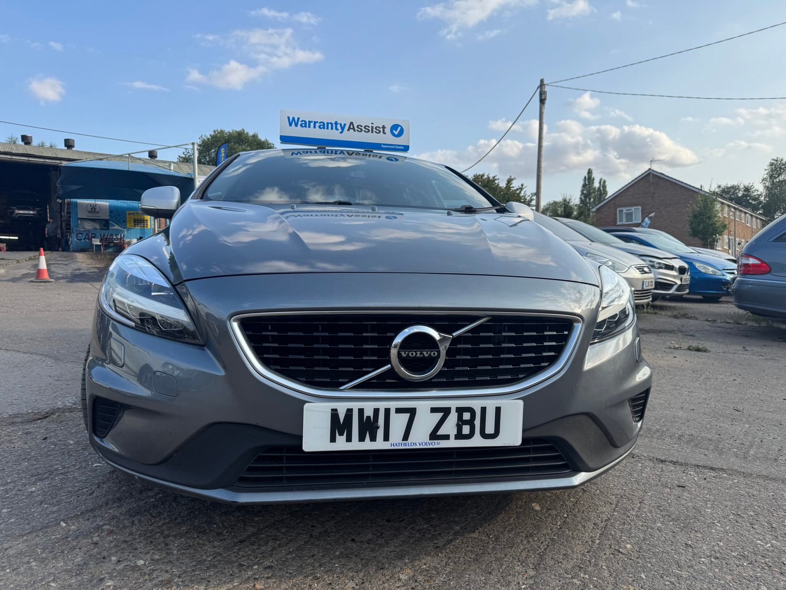 2017 VOLVO V40